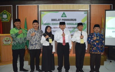 KEPALA MTS SERBA BAKTI BUKA SECARA RESMI DIKLAT PENGURUS UKS