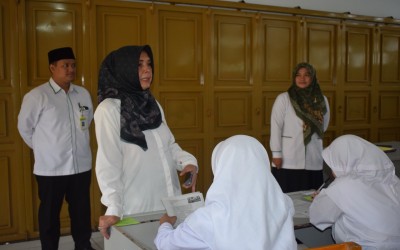 PENGAWAS MADRASAH LAKUKAN MONITORING PELAKSANAAN PAS DI MTS SERBA BAKTI 2022