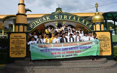 KIRAB ZIARAH MASYAYIKH KANTOR KEMENTERIAN AGAMA KABUPATEN TASIKMALAYA DALAM RANGKA MEMPERINGATI HARI AMAL BAKTI KEMENTERIAN AGAMA RI KE 77
