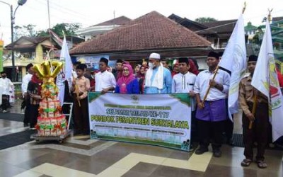 Sambut Milad ke-117 Pontren Suryalaya, MTs Serba Bakti ikuti pawai natura
