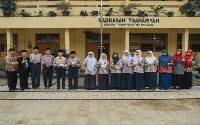 MTs Serba Bakti Raih 6 Piala Kejuaran Perlombaan dalam Rangka Milad SMK Plus YSB ke-20